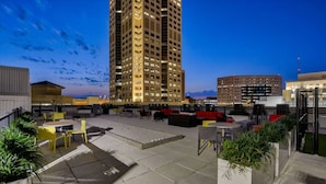 A rooftop terrace with outdoor seating and potted plants. - Modern Oasis: 2-Story Loft, 2bd/2bth Downtown (Des Moines)