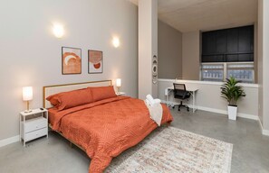 2 slaapkamers, een bureau, een strijkplank/strijkijzer, wifi