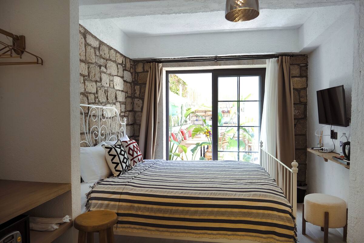 Luxury Room, Garden View | Premium bedding, Tempur-Pedic beds, minibar, WiFi (free)