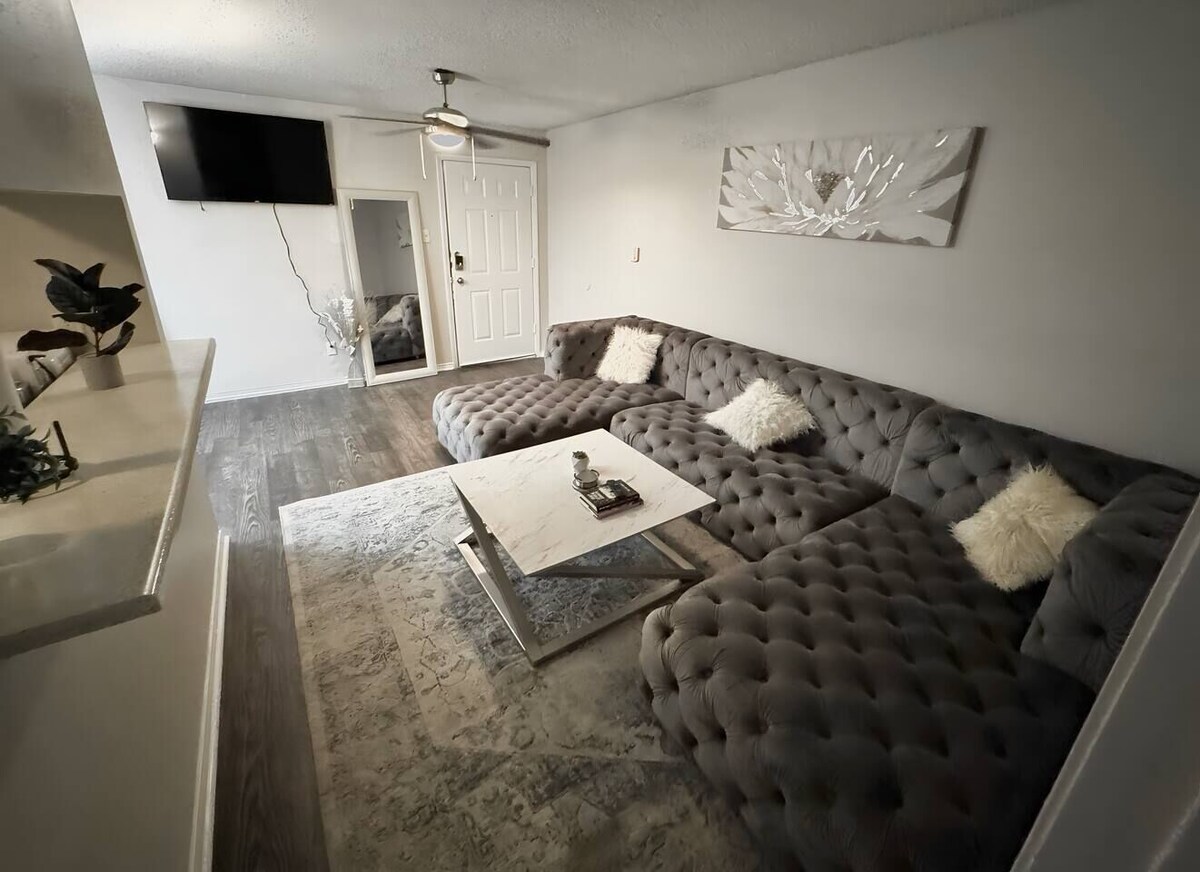 Modern Comfort: 1 BR/ Medical Center/Resort Style