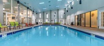 Modern Comfort: 1 BR/ Medical Center/Resort Style