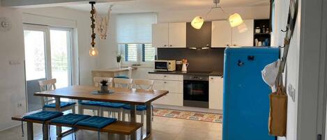 Køleskab, mikrobølgeovn, ovn, opvaskemaskine