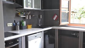 Micro-ondes, four, plaque de cuisson, lave-vaisselle