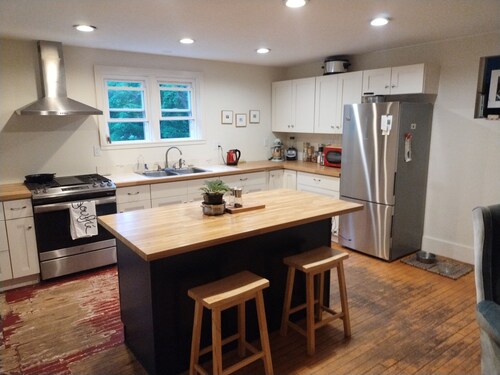 Quaint farmhouse with garden, big yard, river access- all near Middlebury, VT.