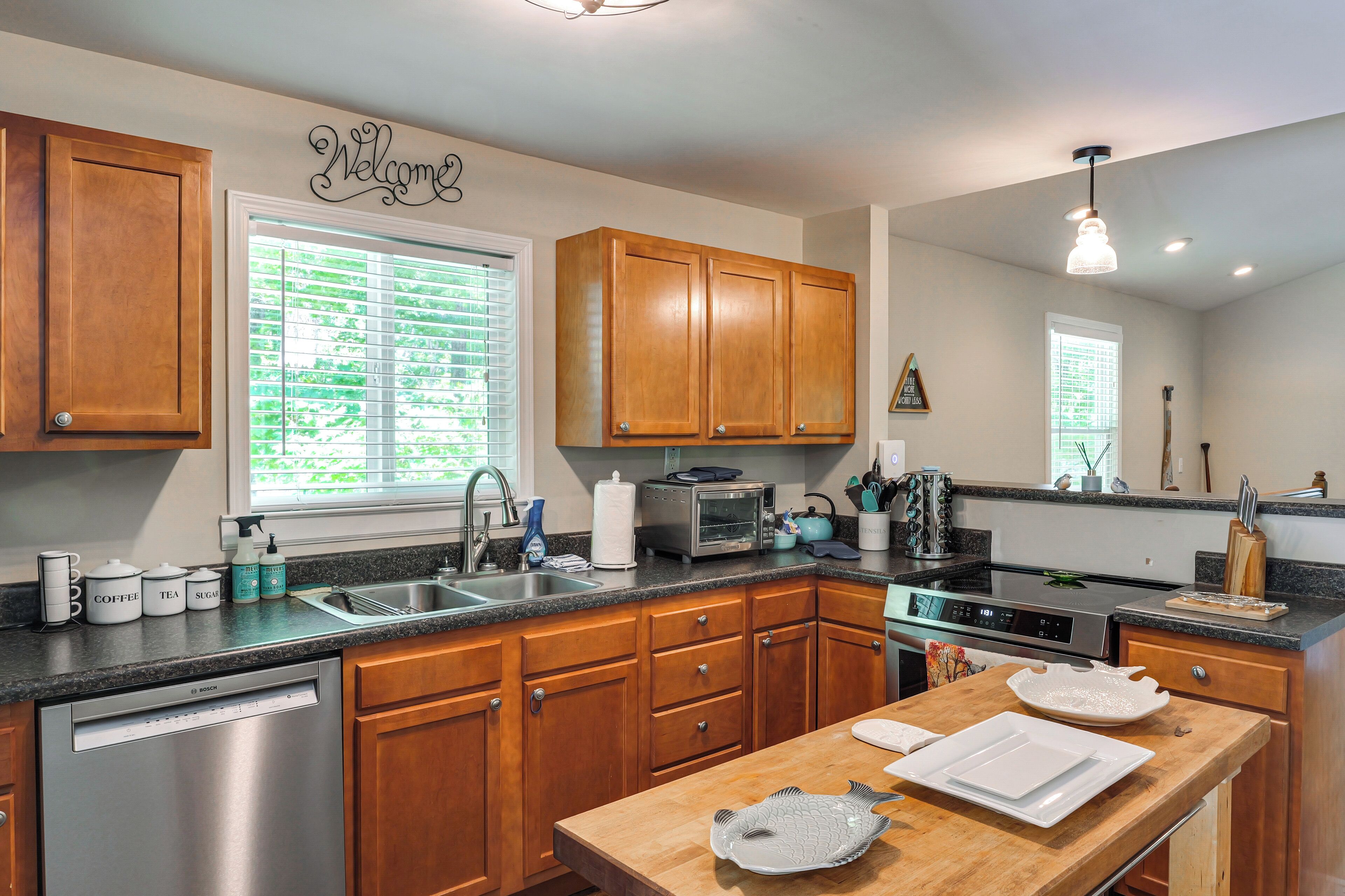 Fridge, microwave, stovetop, dishwasher