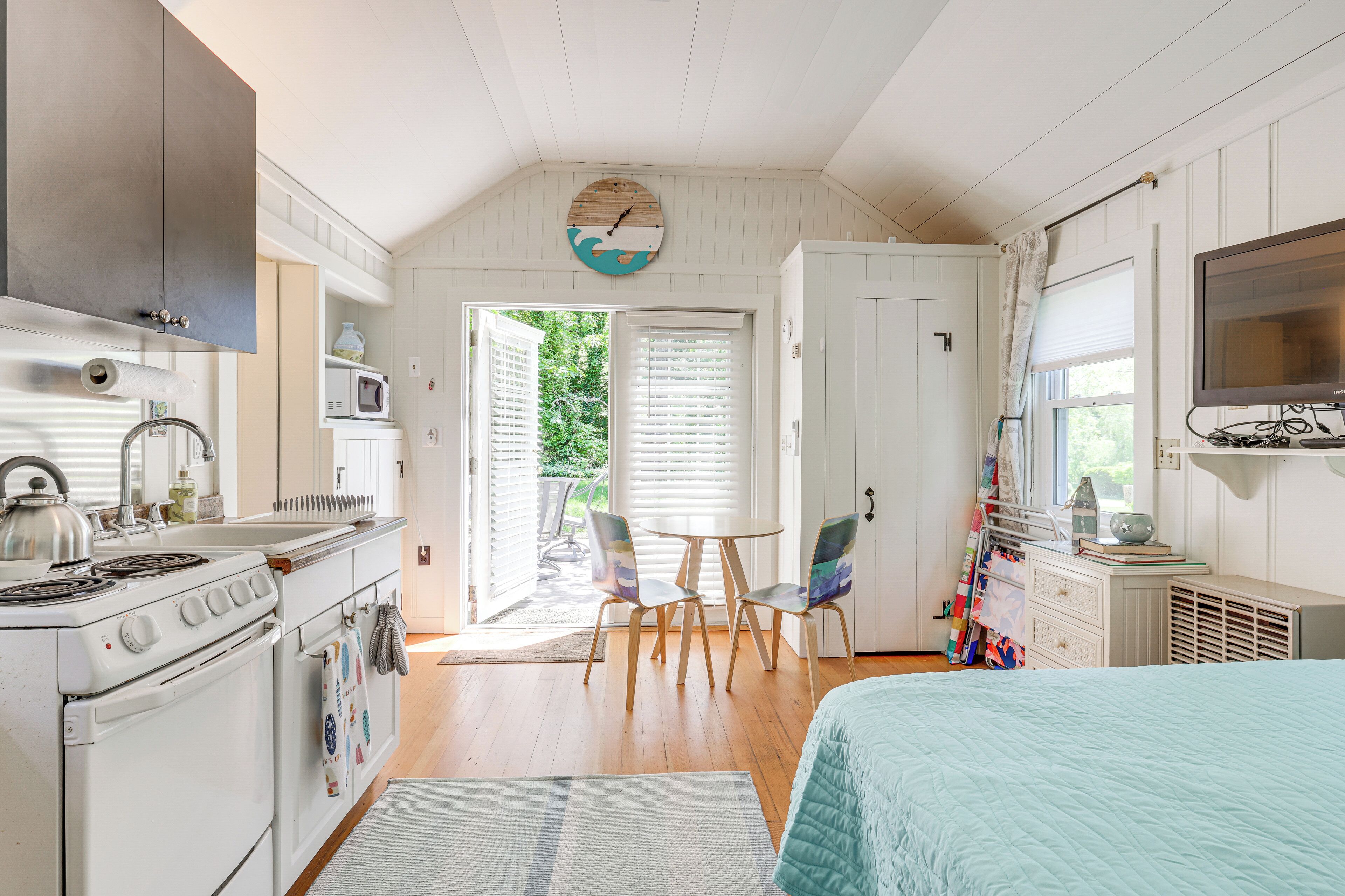 Eastham Studio w/ Furnished Deck: 2 Mi to Beach!