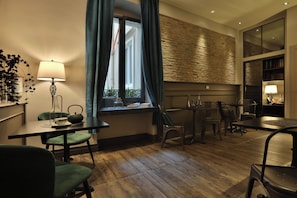 Coin salon dans le hall