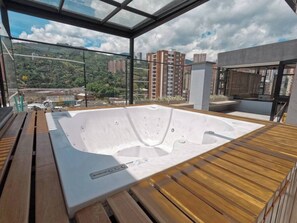 Bain à remous extérieur