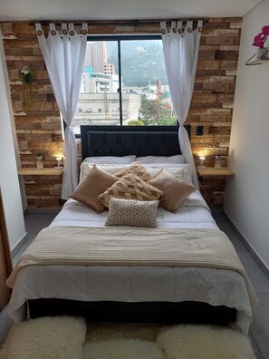 2 chambres, fer et planche à repasser, Wi-Fi, draps fournis