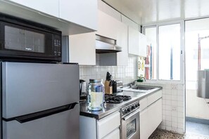 Fridge, microwave, oven, stovetop - Location, location, location: central apt, Condesa (Ciudad de México)