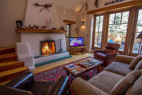 Caja de Tesoro ~ A Romantic Mountain Getaway!