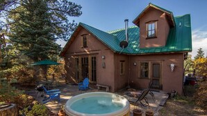 A rustic cabin with a hot tub, outdoor seating, and a deck. - Caja de Tesoro ~ A Romantic Mountain Getaway! (Arroyo Seco)
