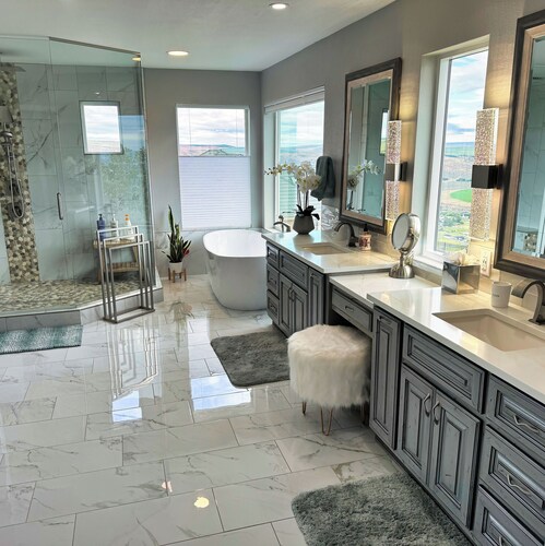 Private Hilltop Luxury Estate with Breathtaking Views!