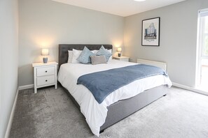 2 bedrooms, iron/ironing board, internet, bed sheets