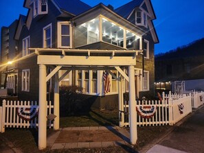 Exterior - Historic 11BR Home – Ride to Hatfield-McCoy - Historic 11BR Home – Ride to Hatfield-McCoy (Williamson)