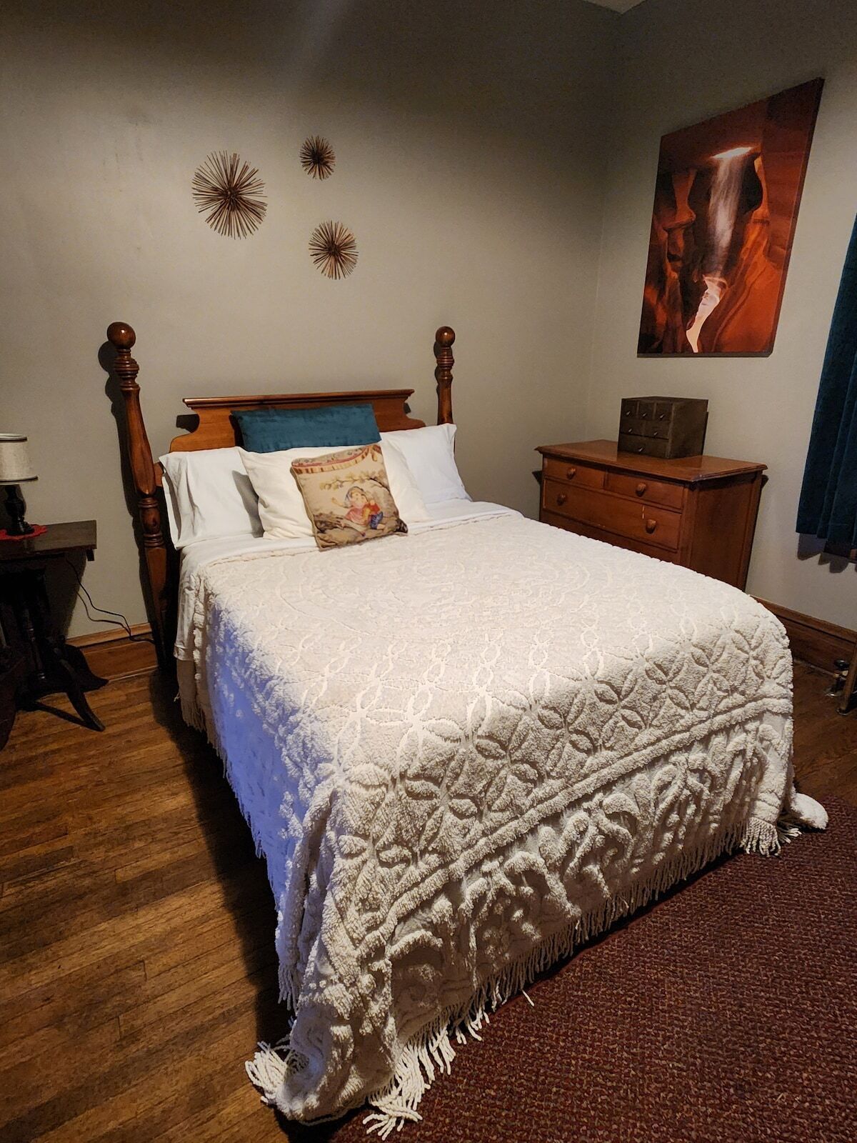 11 bedrooms, iron/ironing board, WiFi, bed sheets