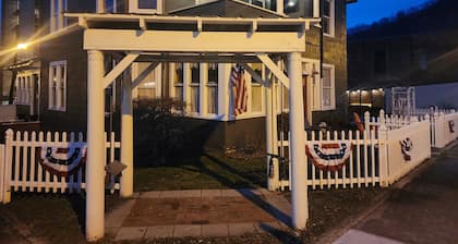 11 bed 7 bath large home and able to ride right from the home to the HMT trails