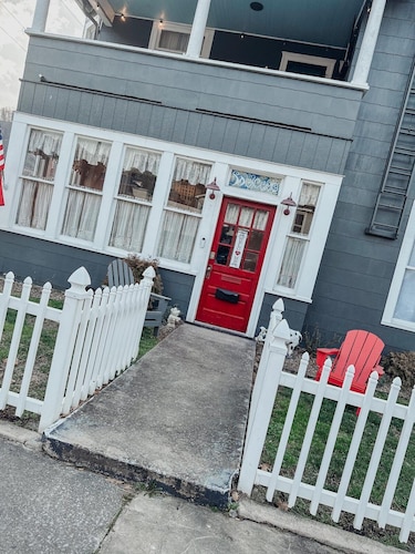 Historic 11BR Home – Ride to Hatfield-McCoy - Historic 11BR Home – Ride to Hatfield-McCoy