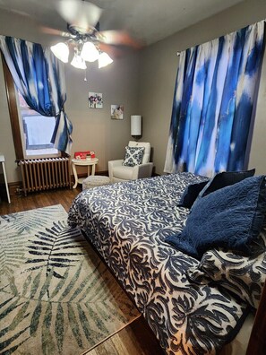 11 bedrooms, iron/ironing board, WiFi, bed sheets - Historic 11BR Home – Ride to Hatfield-McCoy - Historic 11BR Home – Ride to Hatfield-McCoy (Williamson)