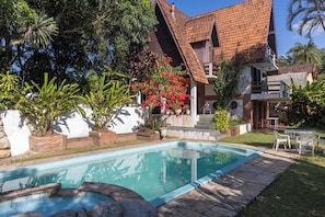 Outdoor pool - Natureza-piscina-lareira-Brazilan Corner (Aruja)