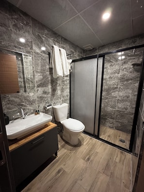 Standardzimmer | Badezimmer | Hausschuhe