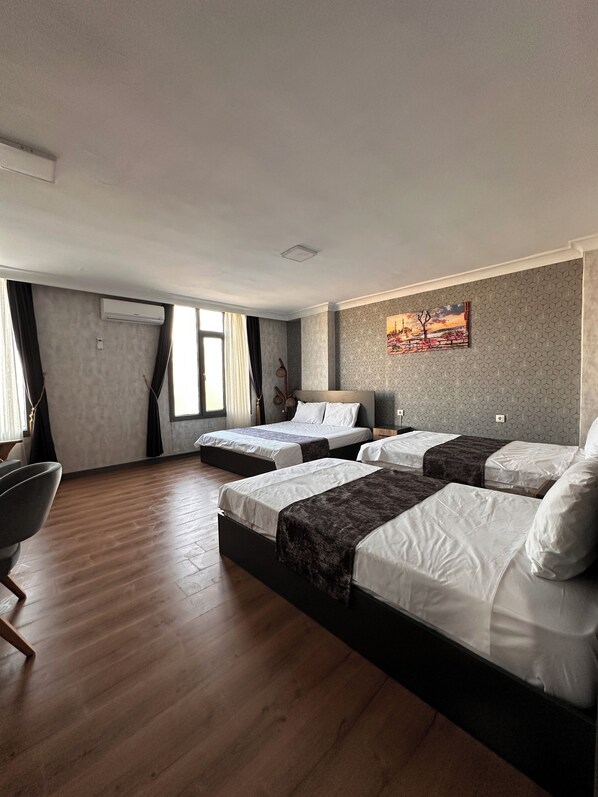 Family Quadruple Room | Desk, blackout drapes, iron/ironing board, free WiFi - Ramin Hotel (Sanliurfa)