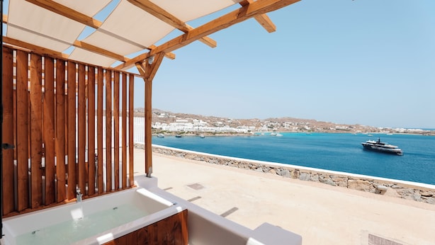A wooden deck with a bathtub overlooking a coastal town and the sea. - Horizon 4 You Mykonos (Mykonos)