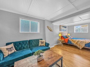 3 Schlafzimmer, Schreibtisch, Bügeleisen/Bügelbrett, Reisekinderbett
