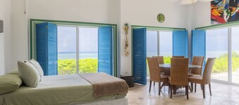 Rum& Little Barron Villa: Your North Side Haven-Beach, Ocean, Garden Views!