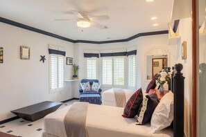 4 habitaciones, escritorio y tabla de planchar con plancha 