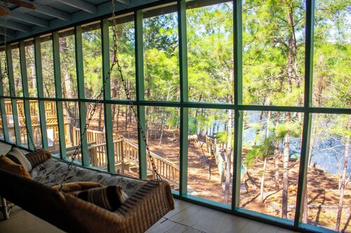 Leaning Pines Lodge, Sleeps 10, Double Cabins in the woods, 30 min to Round Top