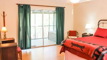 4 bedrooms, iron/ironing board, WiFi, bed sheets
