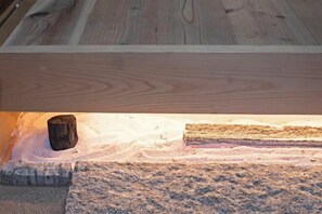 A wooden floor with a stone base, a wooden beam, and a stone pillar. - Toki No Yado Kamishichiken: Max 4ppl, 2min to Sightseeing (Kyoto)