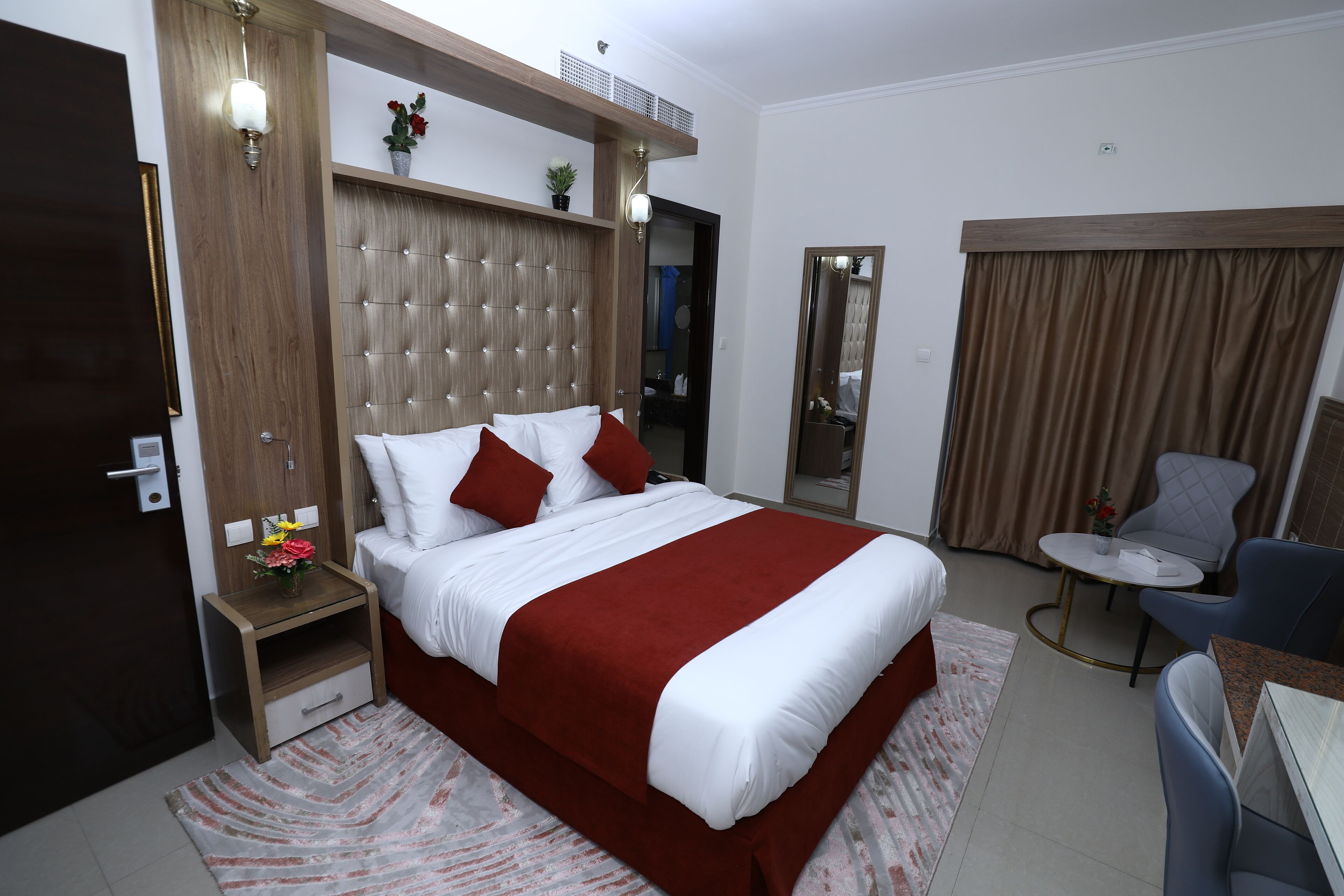 Hypo-allergenic bedding, desk, iron/ironing board, free WiFi