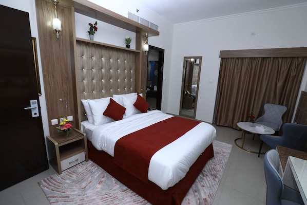 Habitación Deluxe | Ropa de cama hipoalergénica, escritorio y tabla de planchar con plancha 