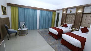 Habitación Deluxe | Ropa de cama hipoalergénica, escritorio, tabla de planchar con plancha