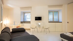 Studio - Parco Margherita 3 - PM0 (Naples)