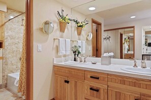 Free toiletries, hair dryer, towels - The Charter at Beaver Creek C0405 (Beaver Creek)