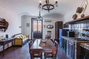 Apartment, Balcony | Private kitchen | Fridge, oven, stovetop, espresso maker - Candelai Country Apartment (Syracuse)