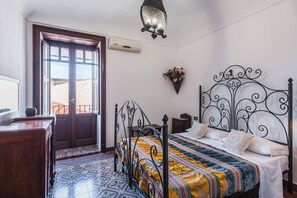 Apartment, Balcony | 2 bedrooms, desk, laptop workspace, free WiFi - Candelai Country Apartment (Syracuse)