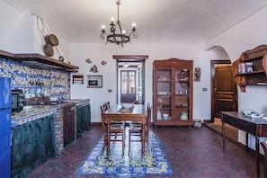 Apartment, Balcony | Private kitchen | Fridge, oven, stovetop, espresso maker - Candelai Country Apartment (Syracuse)