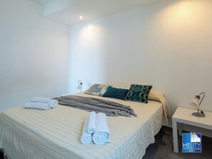 3 bedrooms, iron/ironing board, travel cot, free WiFi - [Pietragrande] EXCLUSIVE SHORELINE HAVEN ⭐️⭐️⭐️⭐️⭐️ (Calalunga-pietragrande)