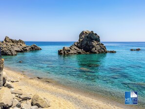 Plage, chaises longues