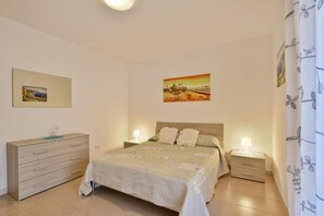 2 bedrooms, iron/ironing board, travel crib, WiFi - Vacation House Villa Liotta - Sauco Apartment (Agropoli)