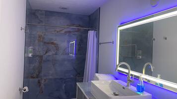 Toallas, jabón, papel de baño