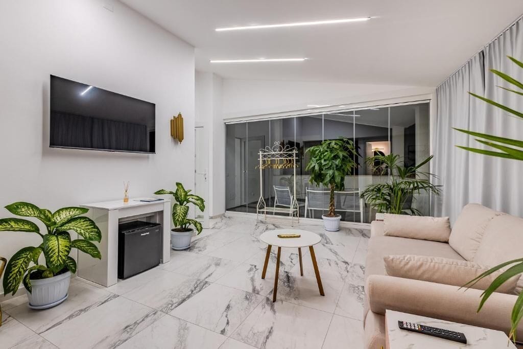 Familienapartment, 2 Schlafzimmer, Kochnische, eingeschränkter Meerblick | Terrasse/Patio