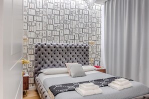 Appartamento familiare, 2 camere da letto, angolo cottura, vista mare parziale | Una cassaforte in camera, tende oscuranti, Wi-Fi gratuito