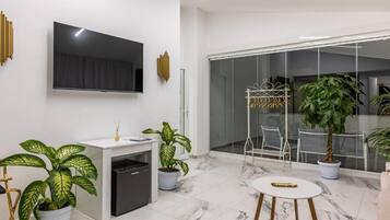 Appartamento familiare, 2 camere da letto, angolo cottura, vista mare parziale | Terrazza/patio