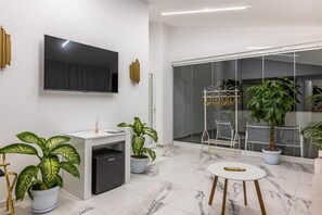 Appartamento familiare, 2 camere da letto, angolo cottura, vista mare parziale | Terrazza/patio