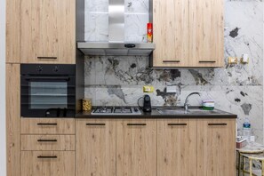 Appartamento familiare, 2 camere da letto, angolo cottura, vista mare parziale | Cucina privata